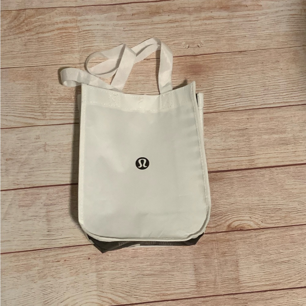 Lululemon small tote